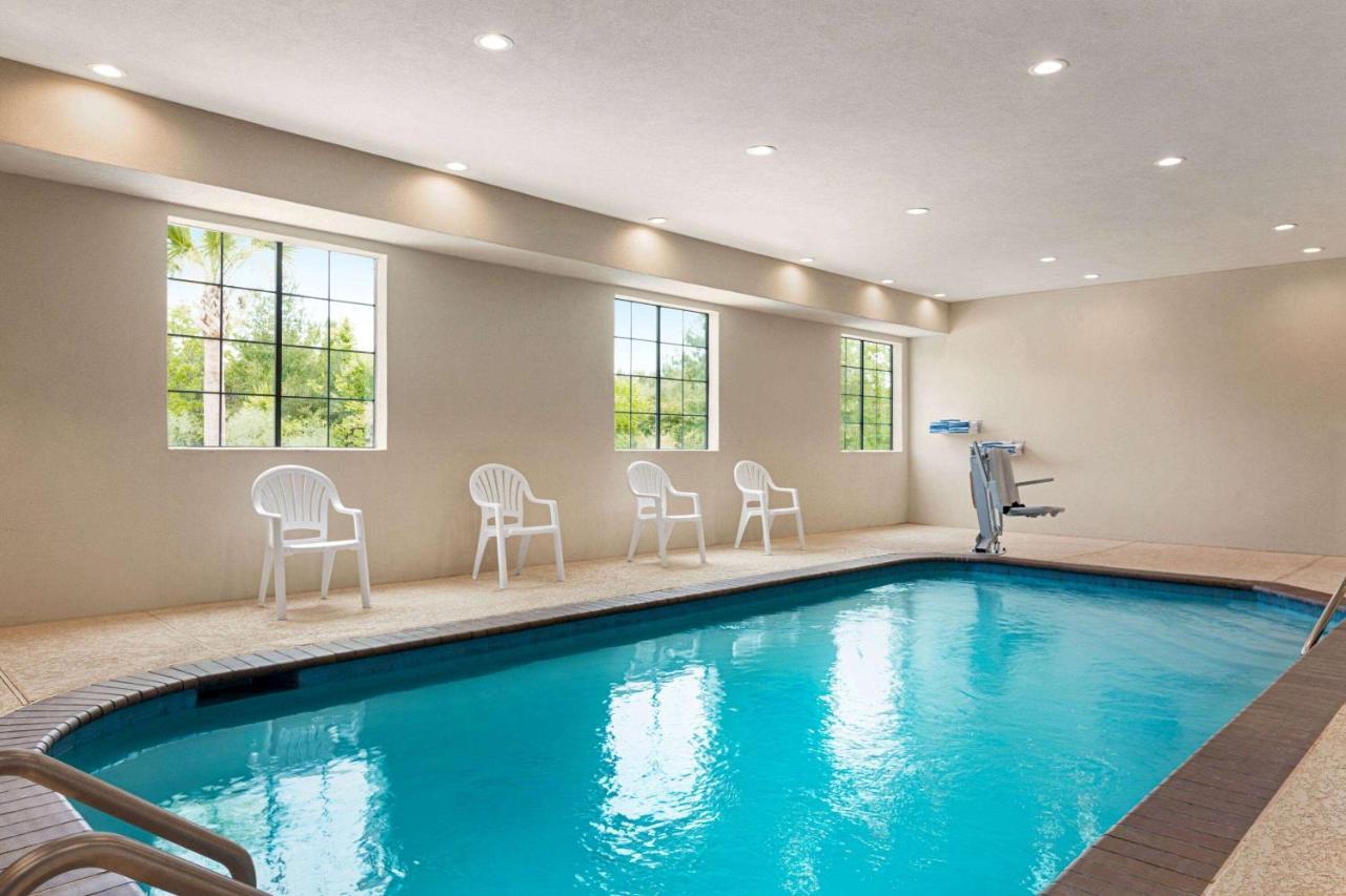 Days Inn & Suites By Wyndham Greater Tomball Εξωτερικό φωτογραφία