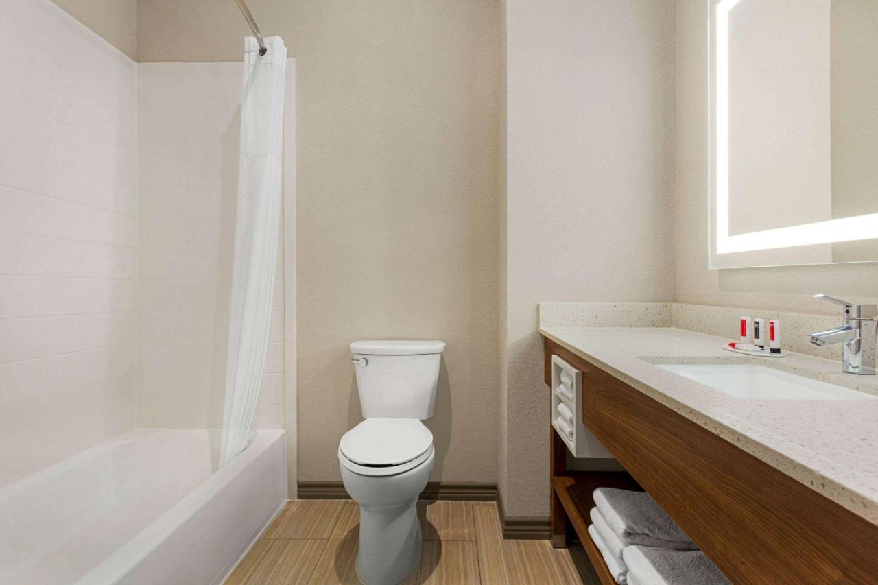 Days Inn & Suites By Wyndham Greater Tomball Εξωτερικό φωτογραφία